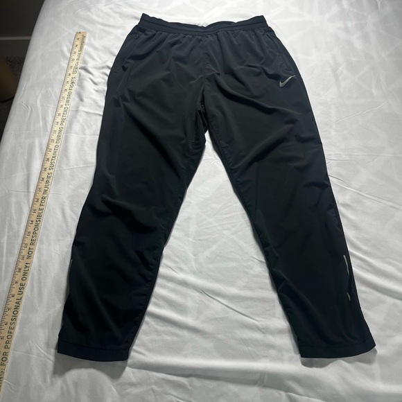 Nike Pants - Nike Dri-Fit Women’s Capri Black Size Medium Drawstring Zip Pockets